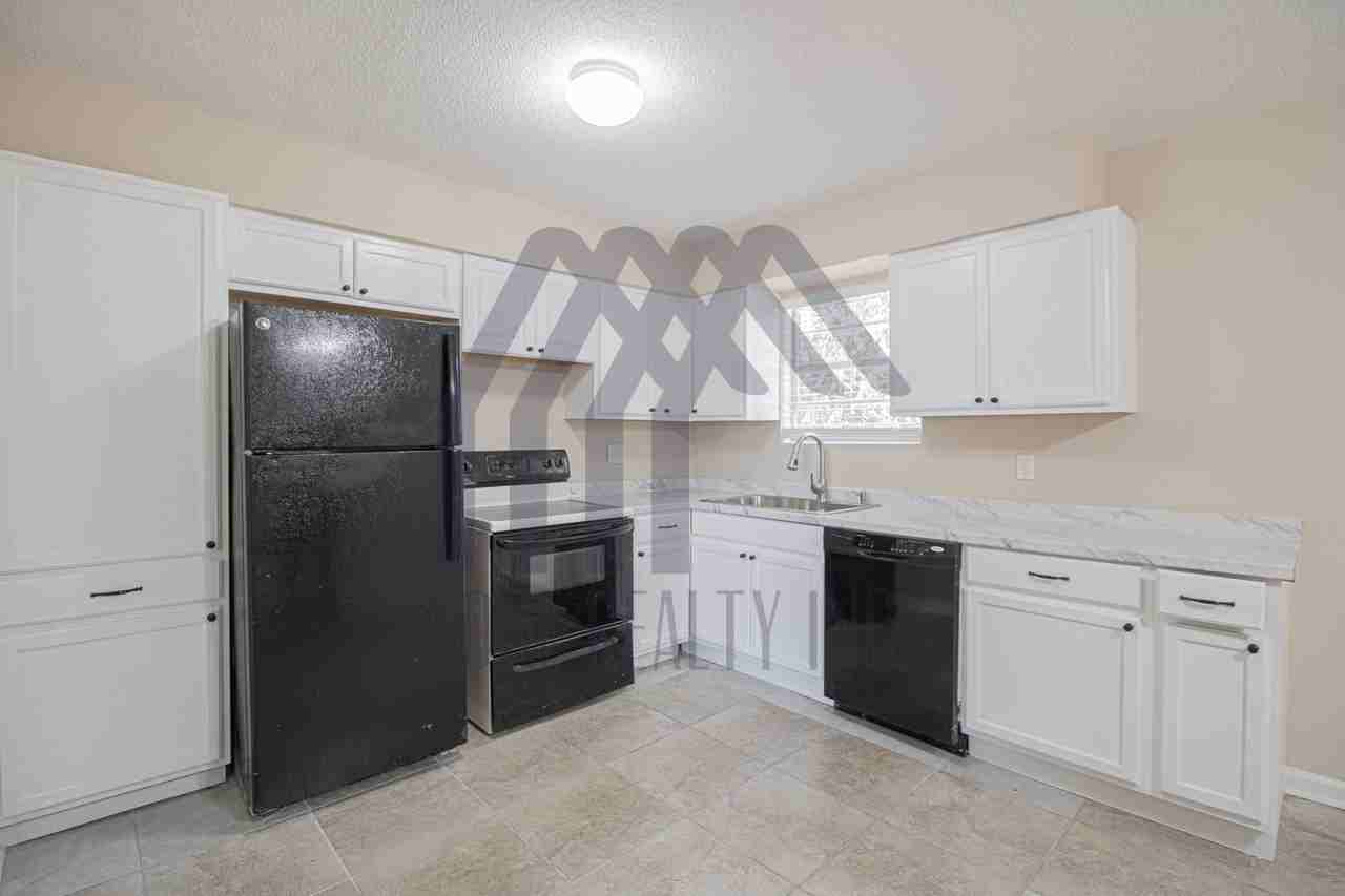 7116 Skidaway Rd #1 - Photo 3 of 11