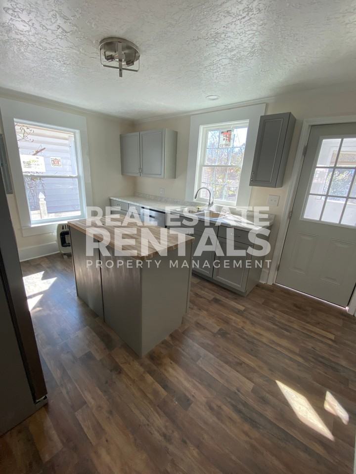 502 5th Avenue Northwest #1 - Photo 3 of 10