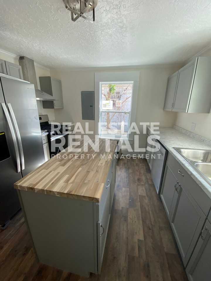 502 5th Avenue Northwest #1 - Photo 4 of 10