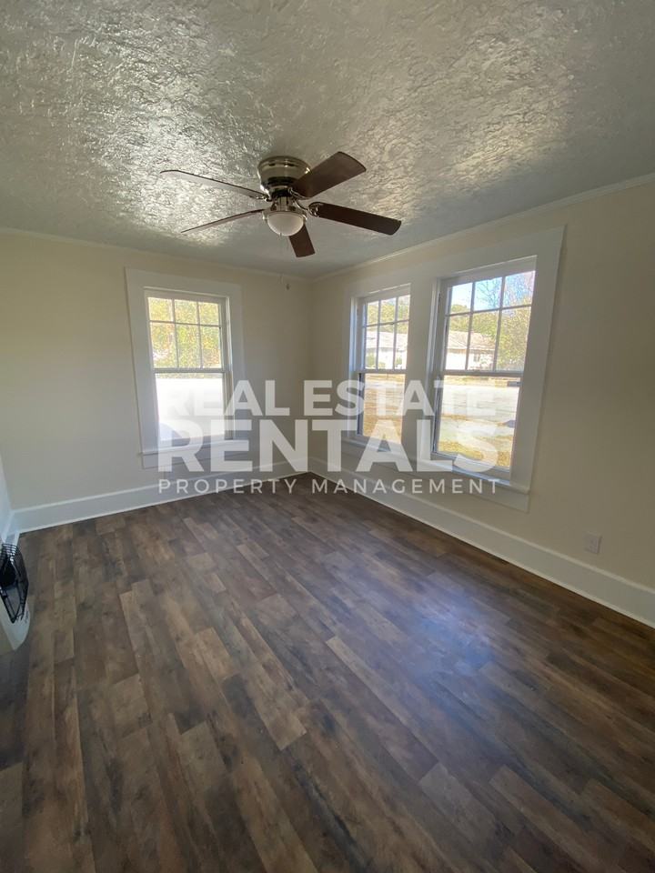 502 5th Avenue Northwest #1 - Photo 5 of 10