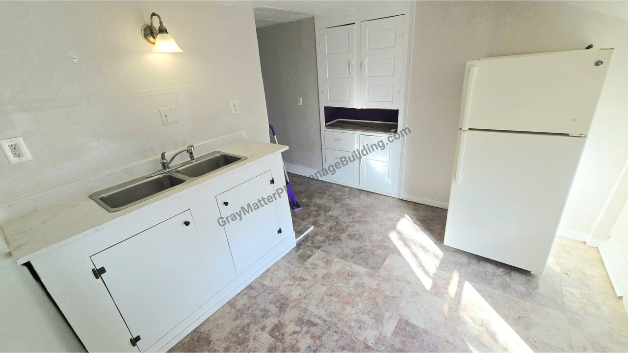 2223 Peach St #3 - Photo 2 of 15