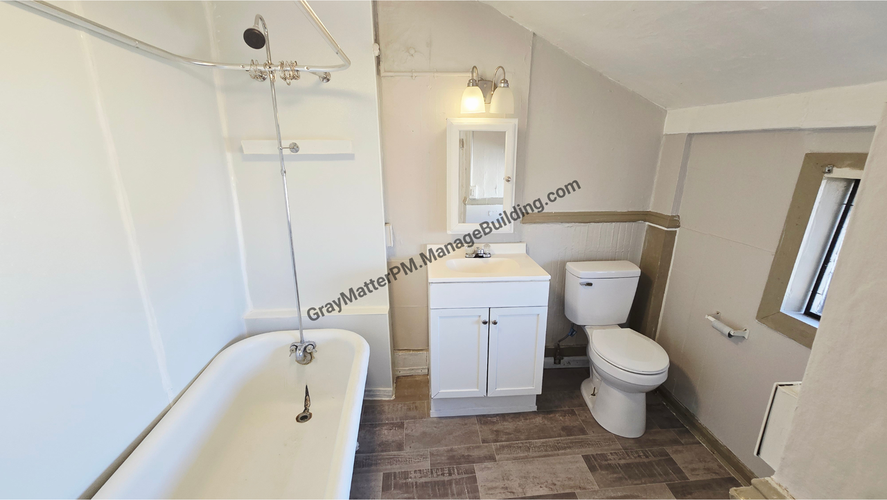 2223 Peach St #3 - Photo 4 of 15