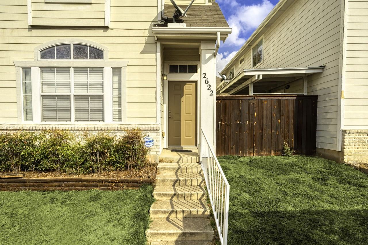 2622 Crown Holw - Photo 2 of 24