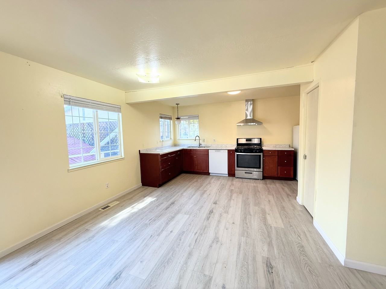 282 W Saint Charles St #1 - Photo 3 of 21