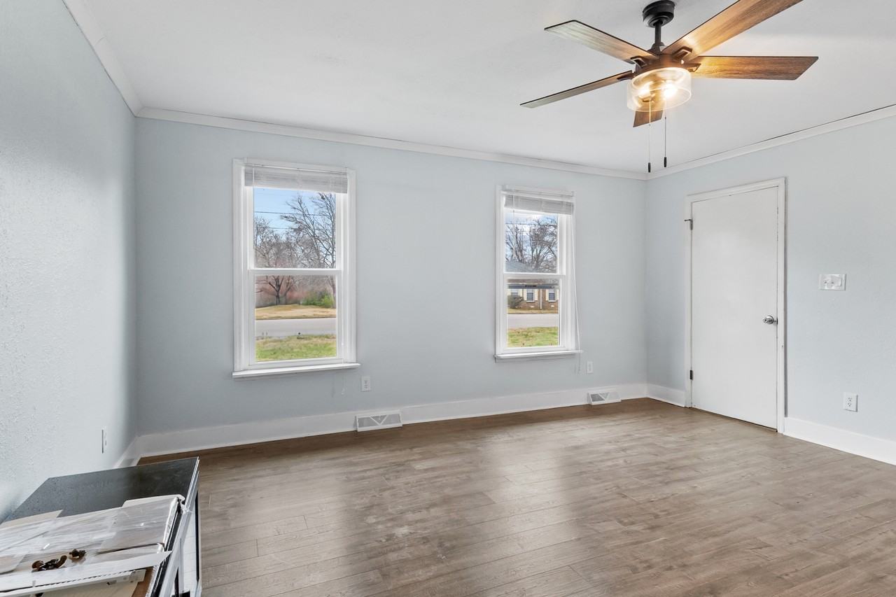 201 Hunter Drive #B - Photo 6 of 14