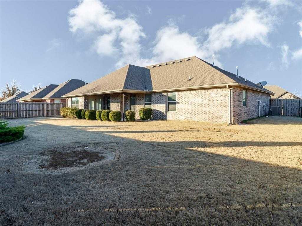 130 Cisterna Dr - Photo 4 of 36