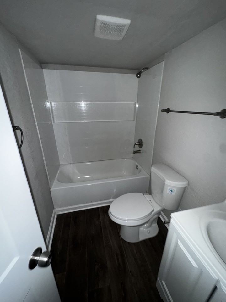 1960 Clinton Rd #60I - Photo 5 of 7