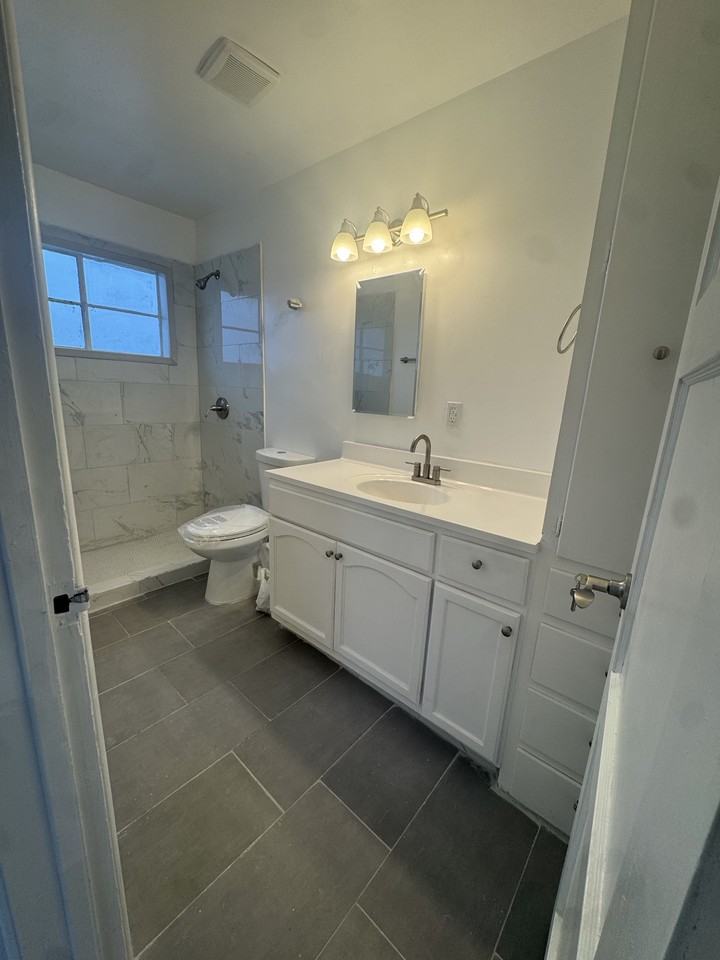 2931 Peerless Ave #3 - Photo 3 of 10