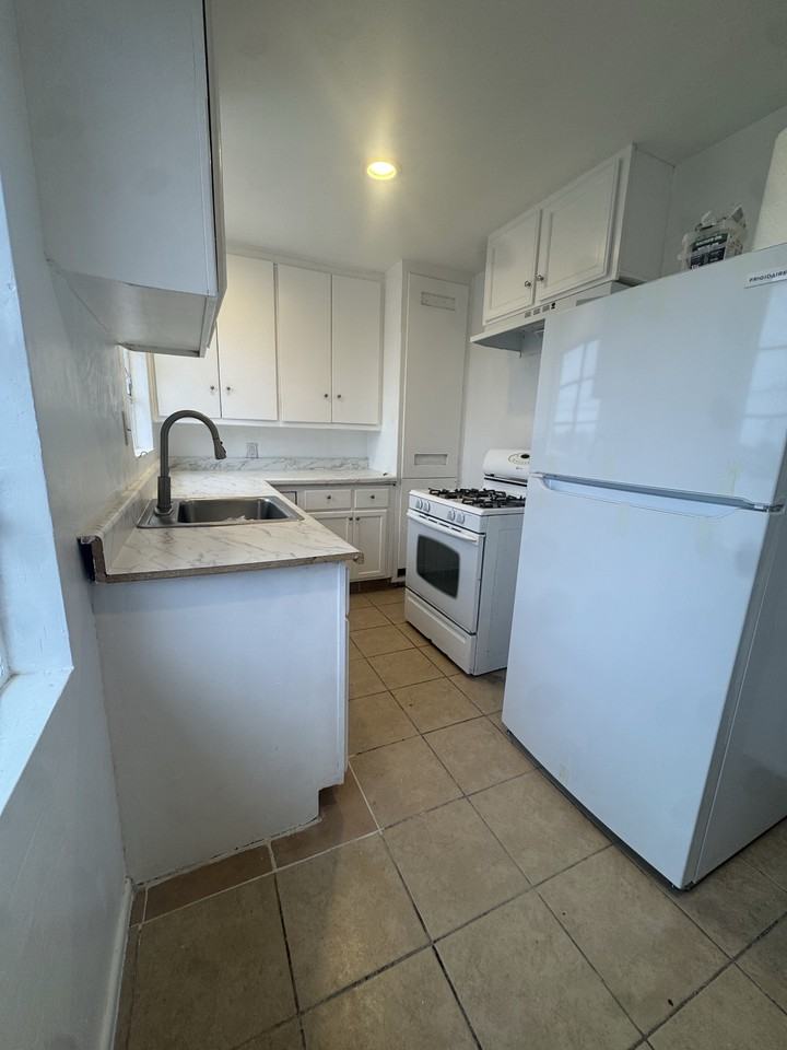 2931 Peerless Ave #3 - Photo 5 of 10