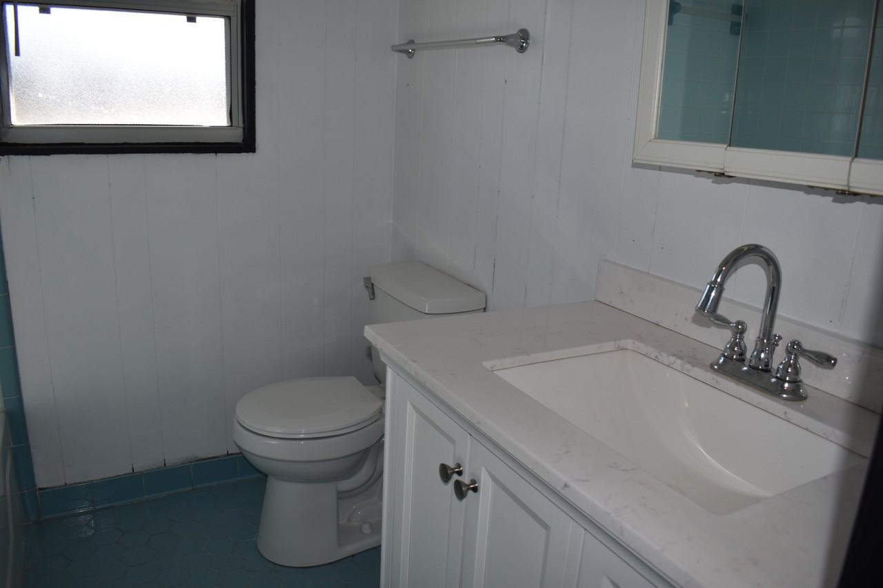 3613 E 14th St #1 - Photo 4 of 5