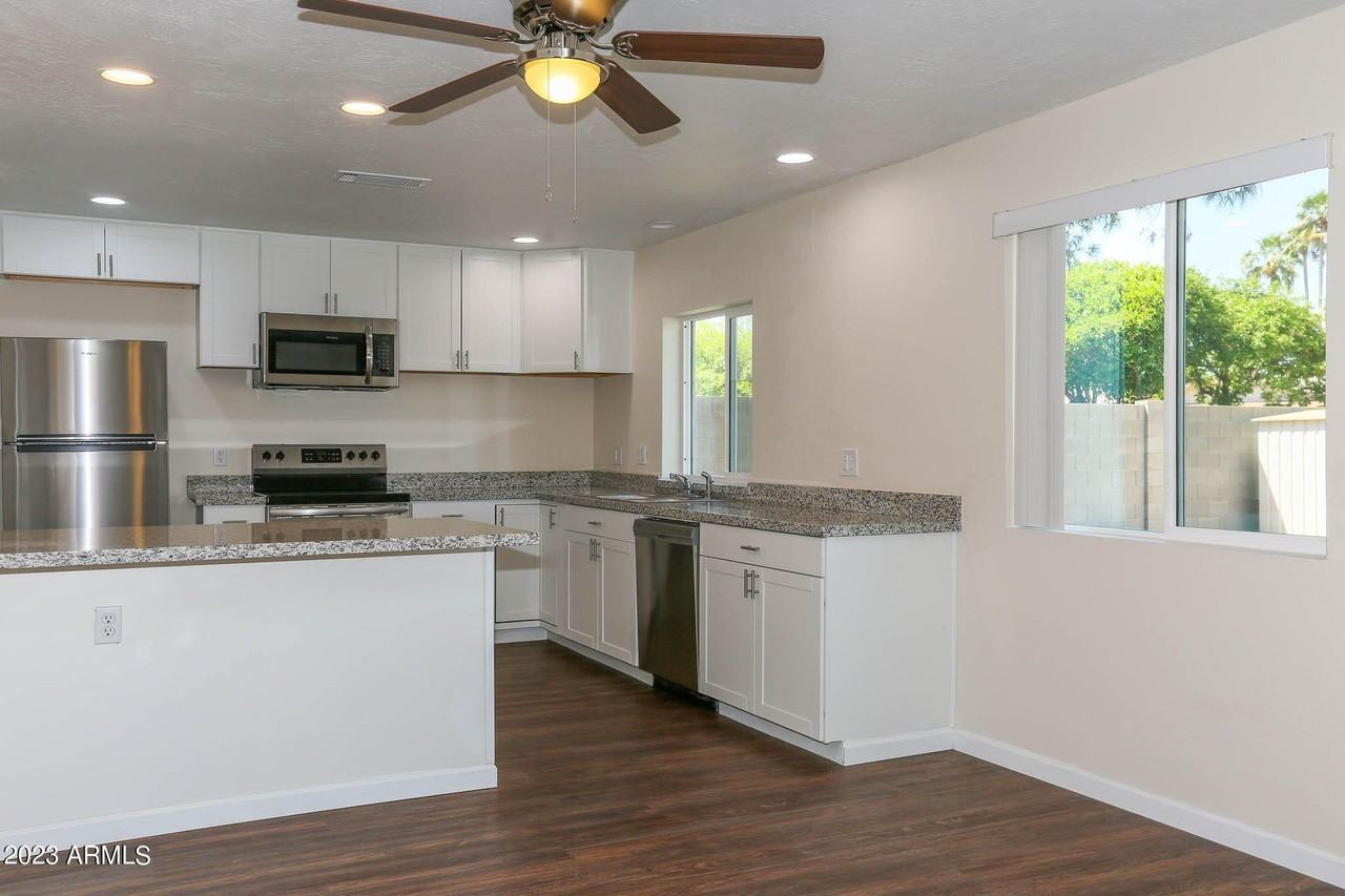 6226 S Hazelton Ln - Photo 4 of 21