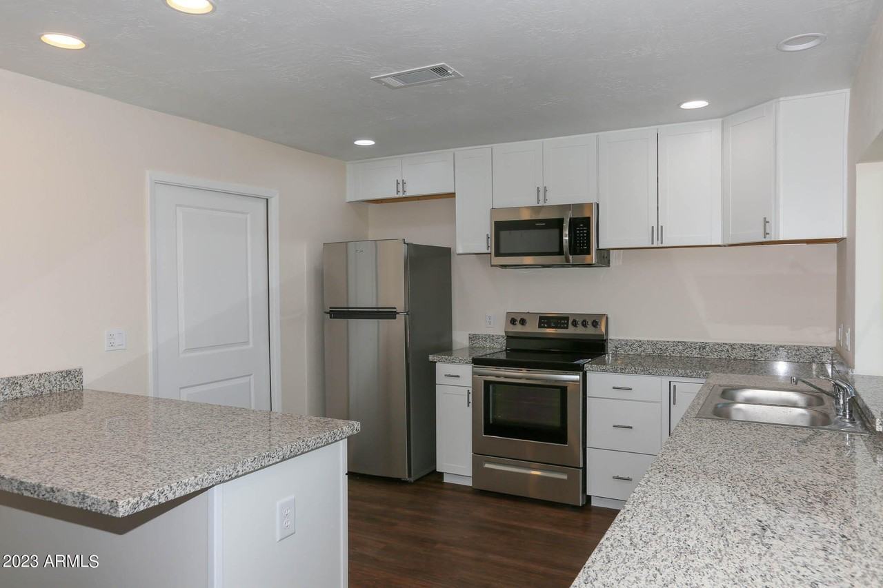 6226 S Hazelton Ln - Photo 5 of 21