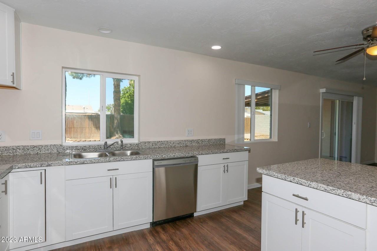 6226 S Hazelton Ln - Photo 7 of 21