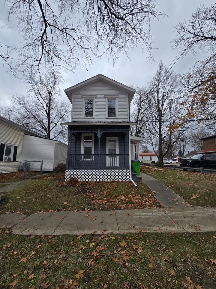 439 W North St #2