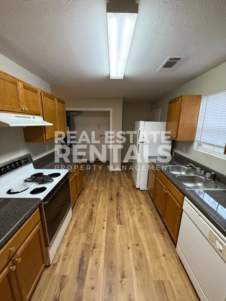 1835 Elwyn Avenue #1 - Photo 4 of 8