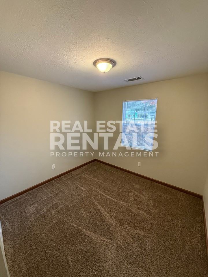 1835 Elwyn Avenue #1 - Photo 5 of 8