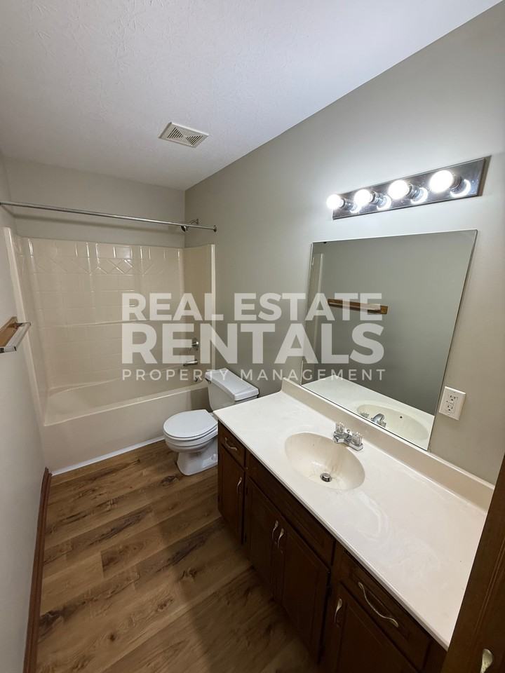 1835 Elwyn Avenue #1 - Photo 6 of 8