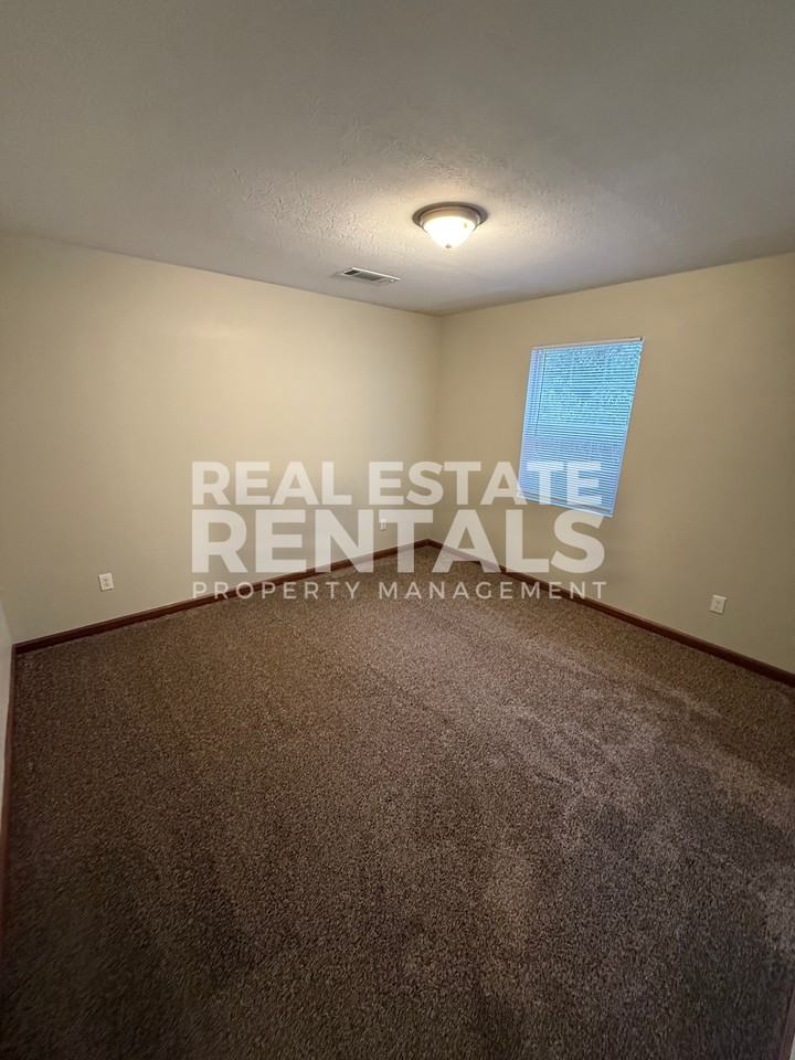 1835 Elwyn Avenue #1 - Photo 7 of 8