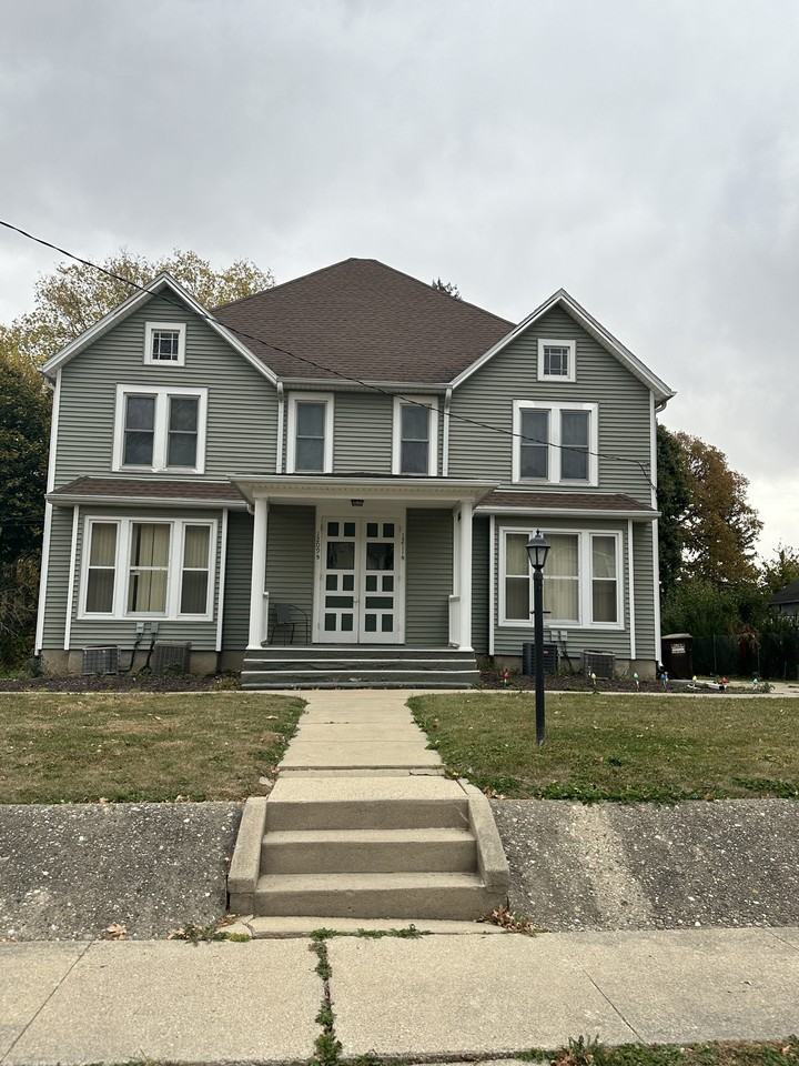 1211 South High Avenue