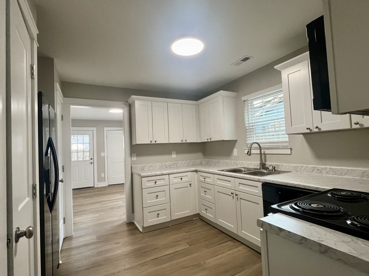 2916 Mcdonald Dr Sw #1 - Photo 3 of 20