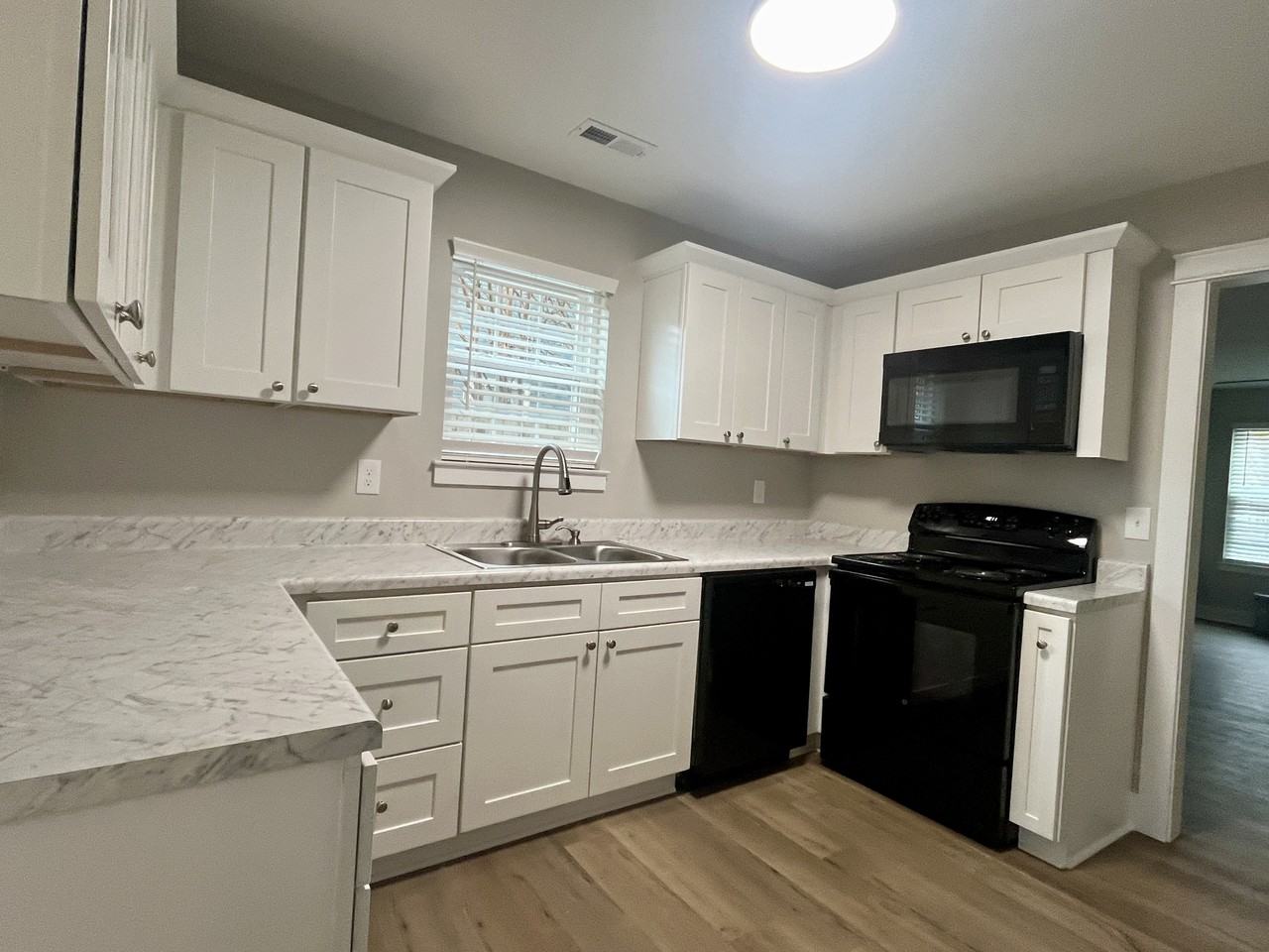 2916 Mcdonald Dr Sw #1 - Photo 4 of 20