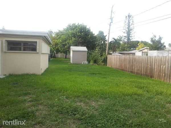 18131 NE 10th Ave - Photo 2 of 8