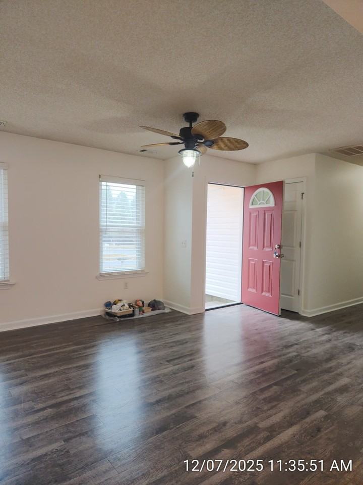 323 Aubrey Avenue #1 - Photo 4 of 31