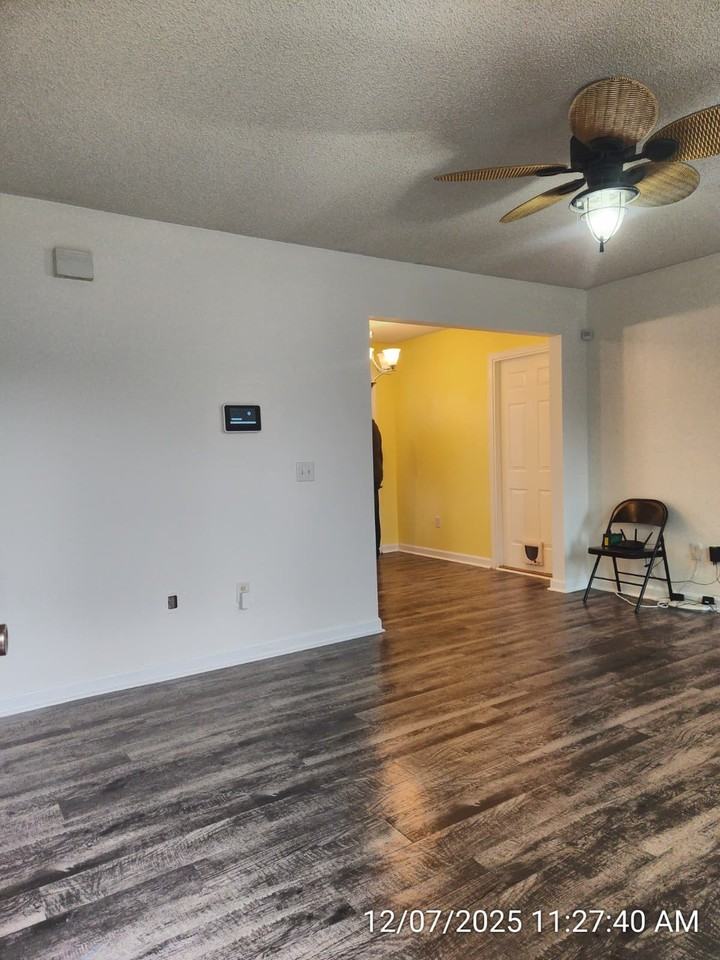 323 Aubrey Avenue #1 - Photo 5 of 31