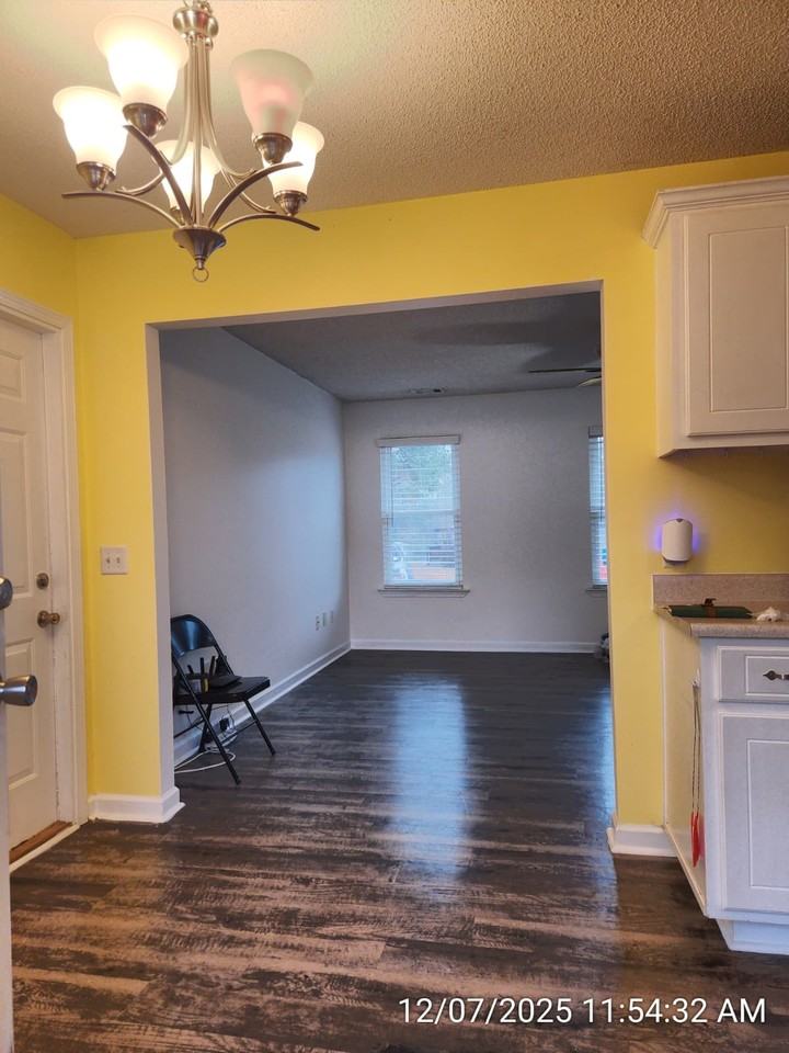 323 Aubrey Avenue #1 - Photo 6 of 31