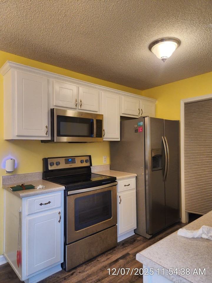 323 Aubrey Avenue #1 - Photo 7 of 31