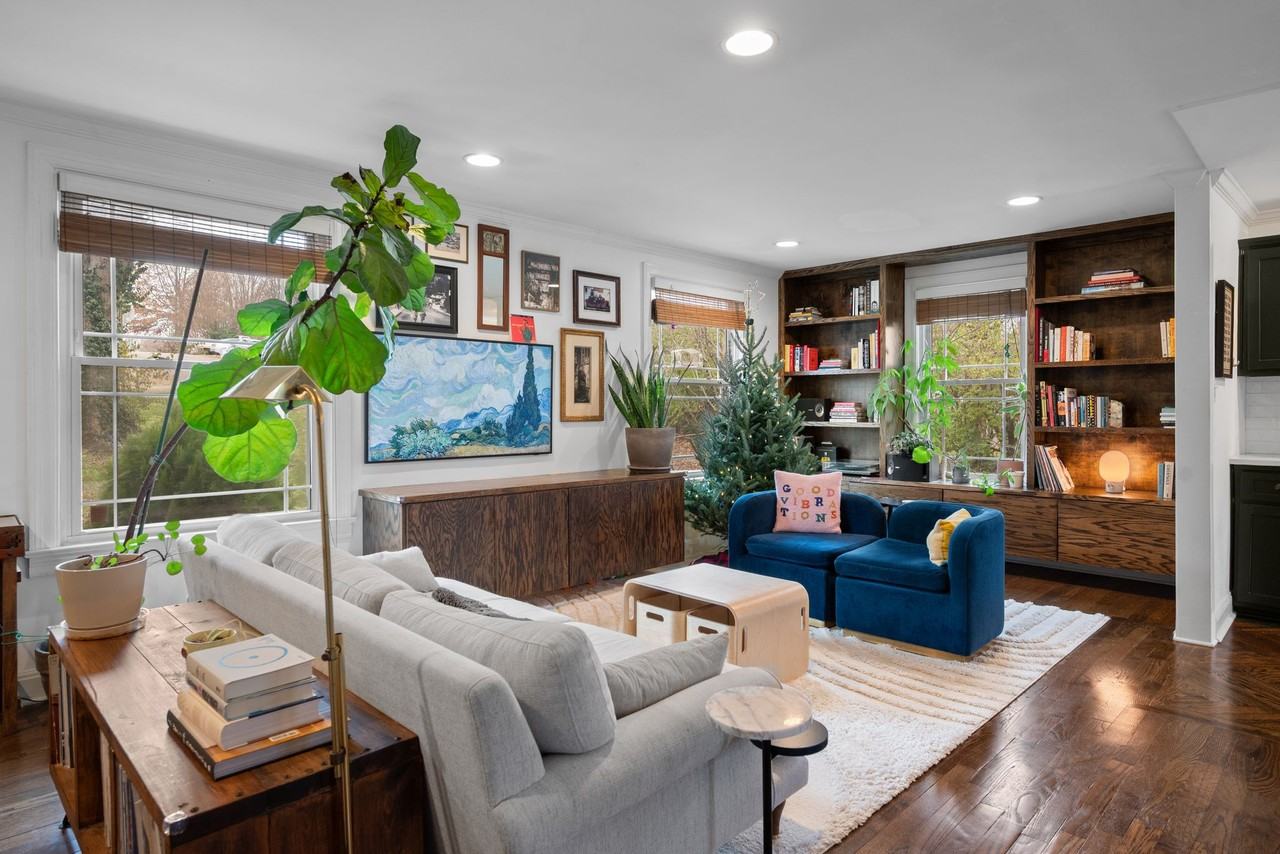 1601 Golf St #1 - Photo 2 of 11