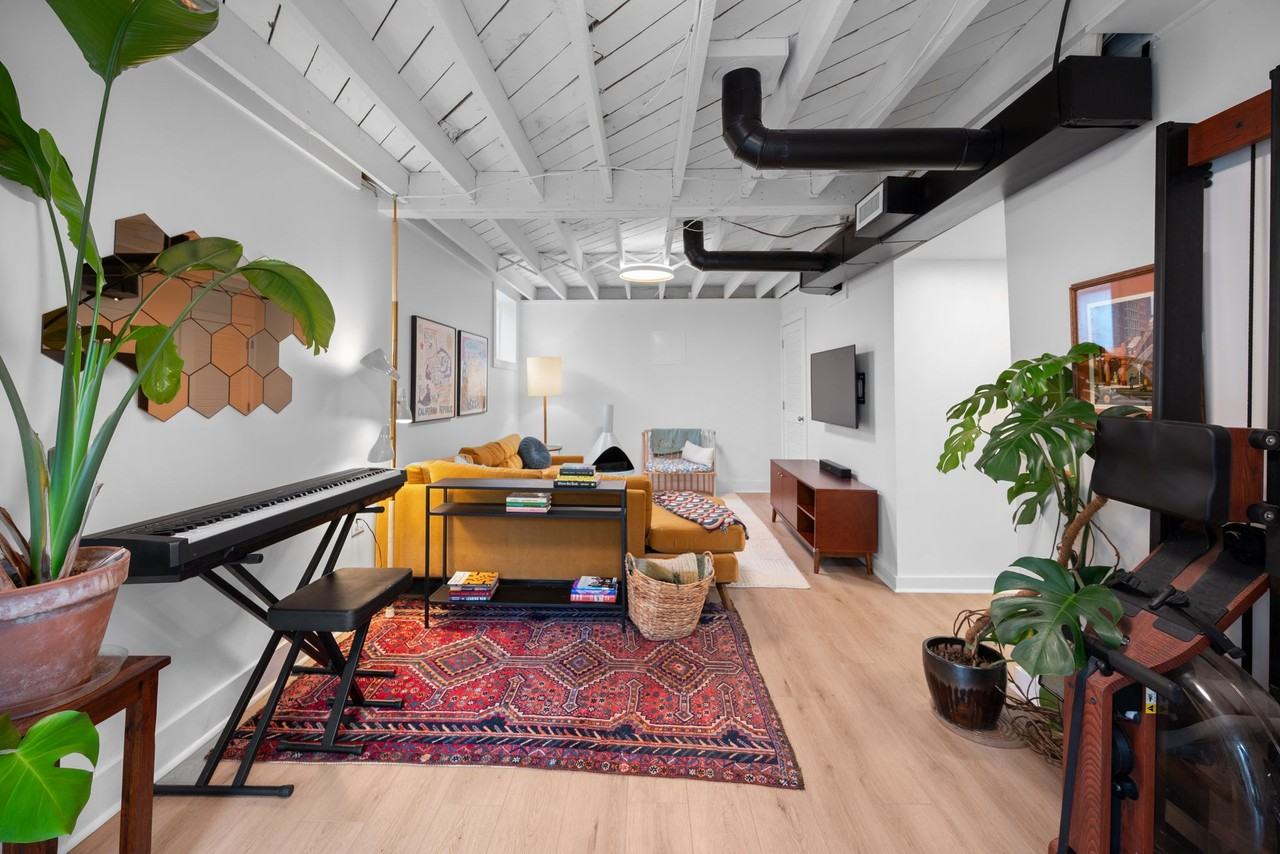 1601 Golf St #1 - Photo 6 of 11