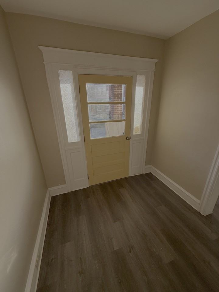 1913 W 2nd St #1 - Photo 5 of 10