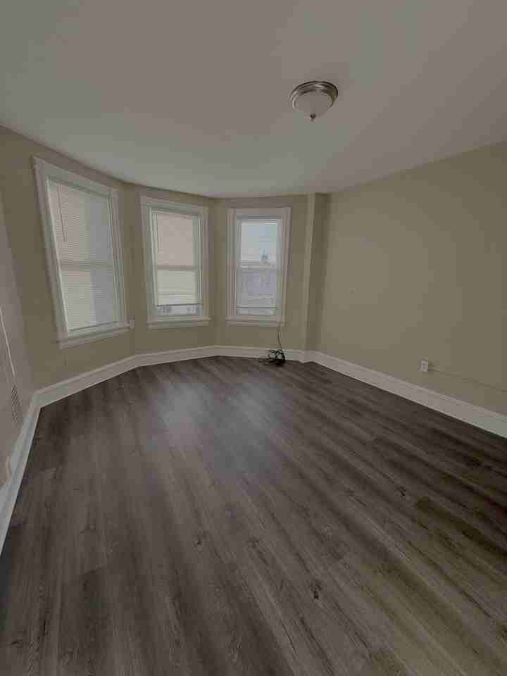 1913 W 2nd St #1 - Photo 7 of 10