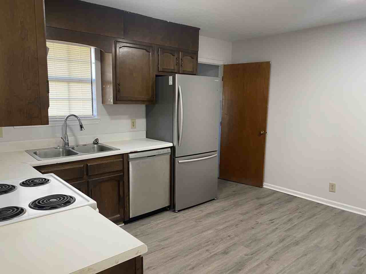 5009 Marylin Lane #B - Photo 3 of 8