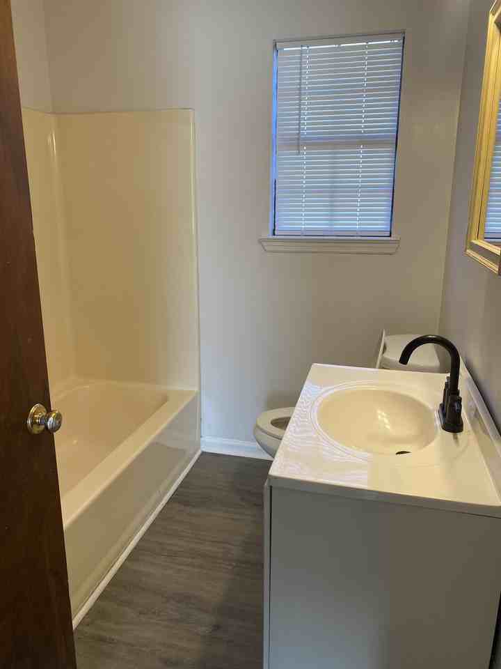 5009 Marylin Lane #B - Photo 4 of 8