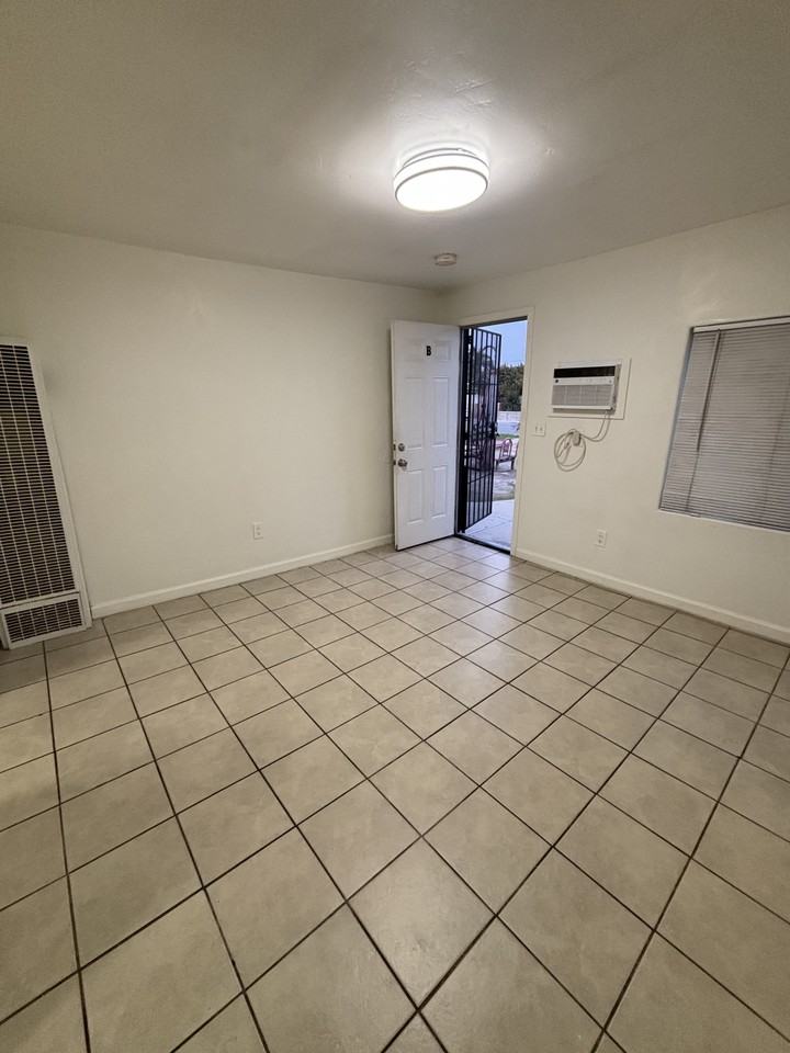 304 Clyde Street #B - Photo 6 of 7