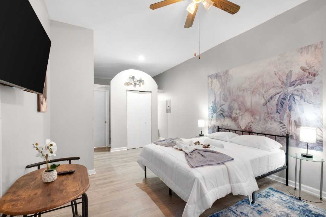 712 S 19th St #1 - Photo 2 of 13