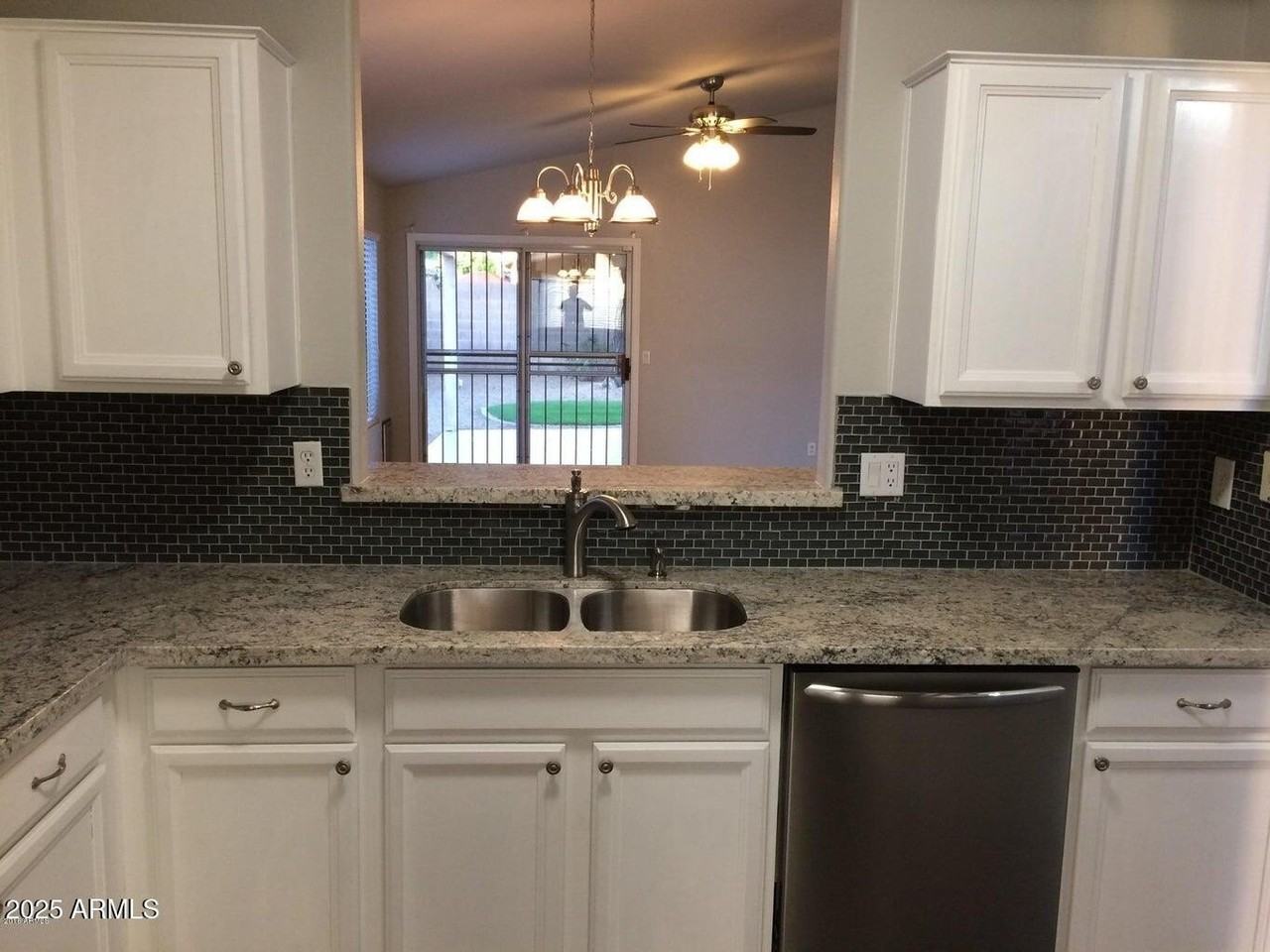 2240 E Aire Libre Ave - Photo 2 of 18