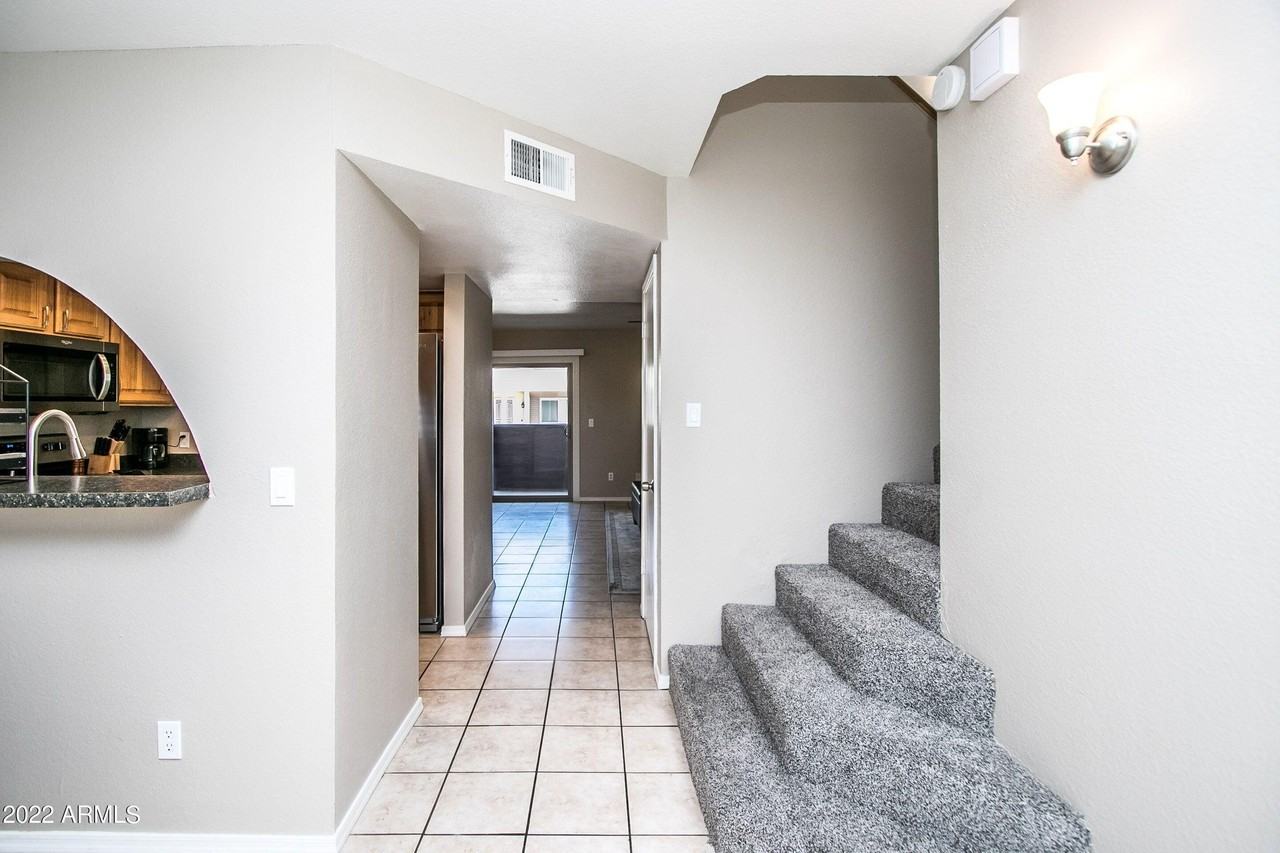 626 W 14th St - Photo 3 of 27