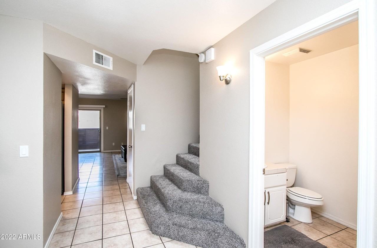 626 W 14th St - Photo 4 of 27