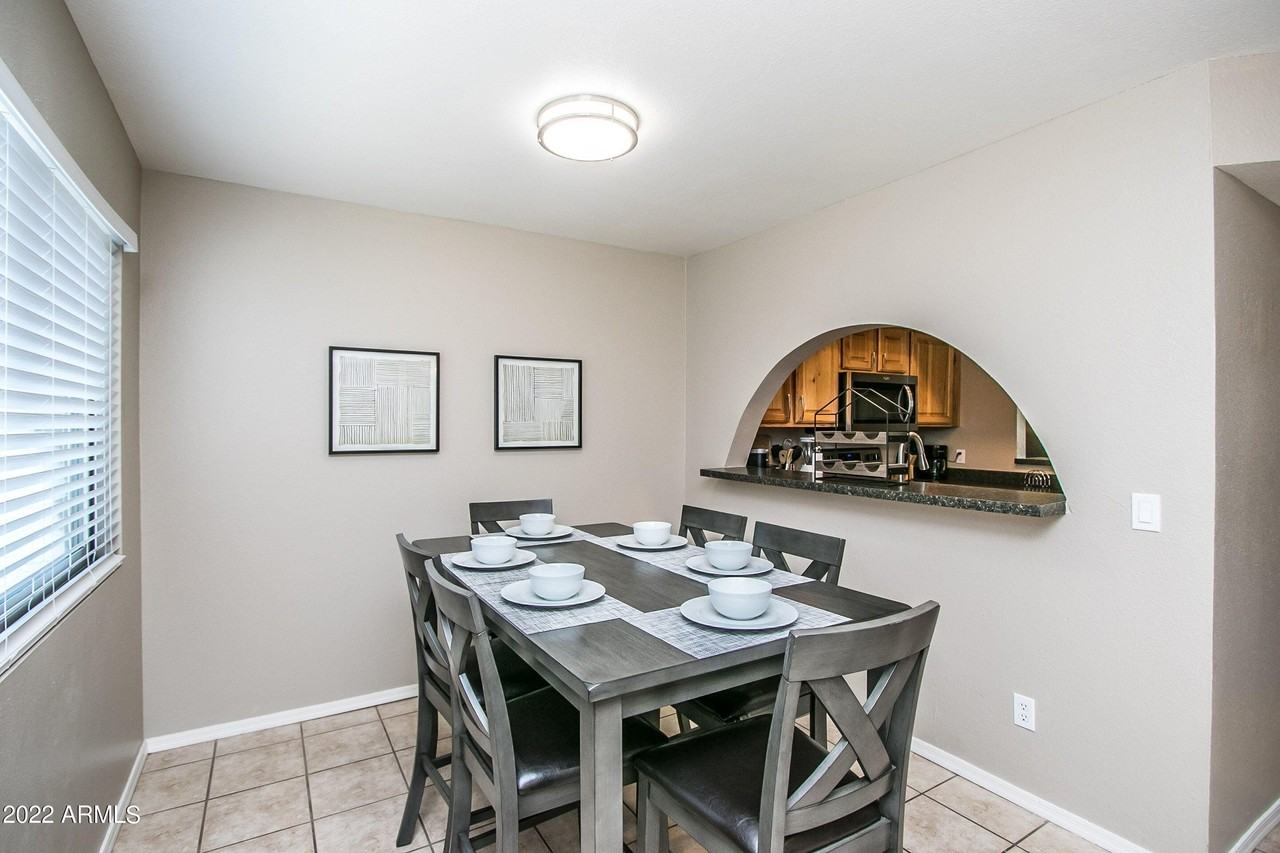 626 W 14th St - Photo 5 of 27