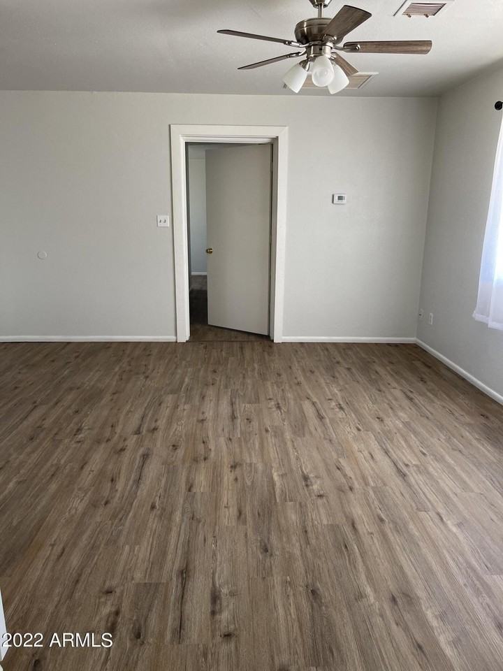 1504 North French Street #B - Photo 5 of 23