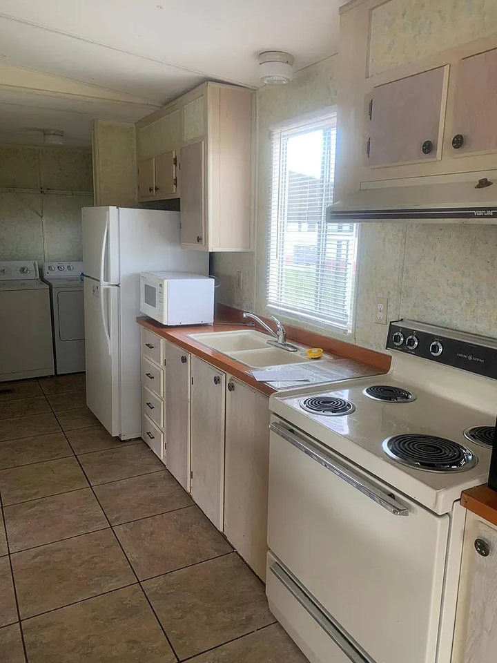 4982 Foxwood Boulevard #1 - Photo 4 of 9