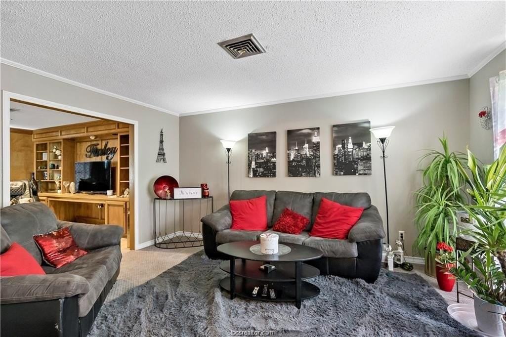 2508 Memorial Drive - Photo 5 of 26