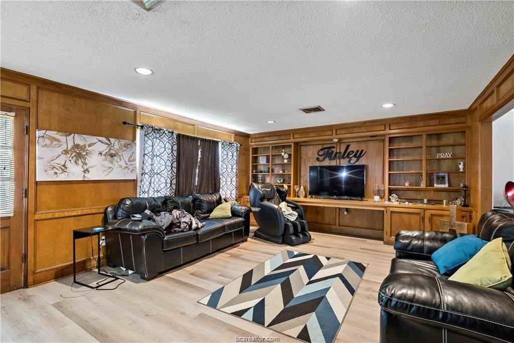 2508 Memorial Drive - Photo 7 of 26