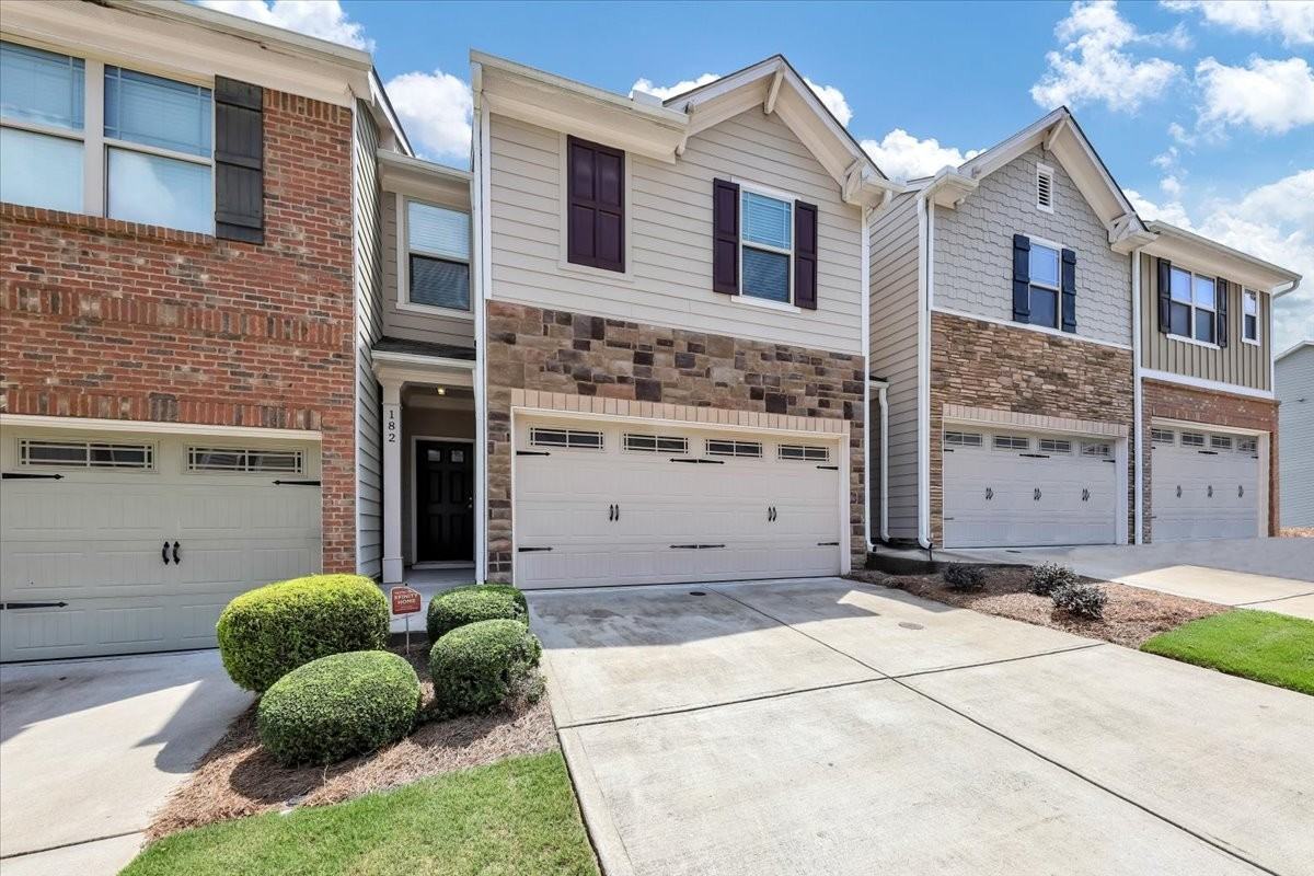 182 Townview Dr #1 - Photo 3 of 37