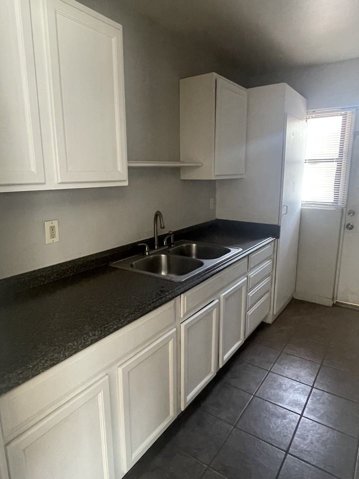 1226 West Roosevelt Street #1226 - Photo 5 of 11