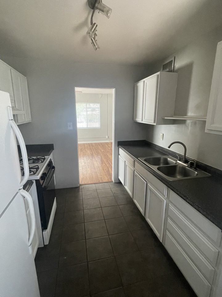 1226 West Roosevelt Street #1226 - Photo 6 of 11