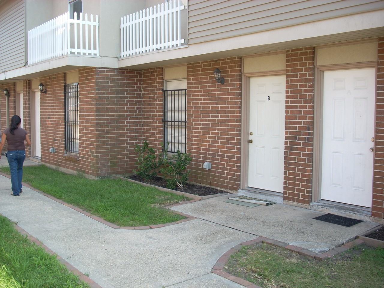 3613 Golden Drive #B - Photo 2 of 9